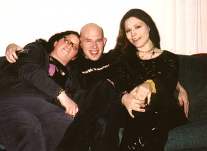 Laurie - Jason - & Amber - Tuesday 11-14-00.jpg (18268 bytes)